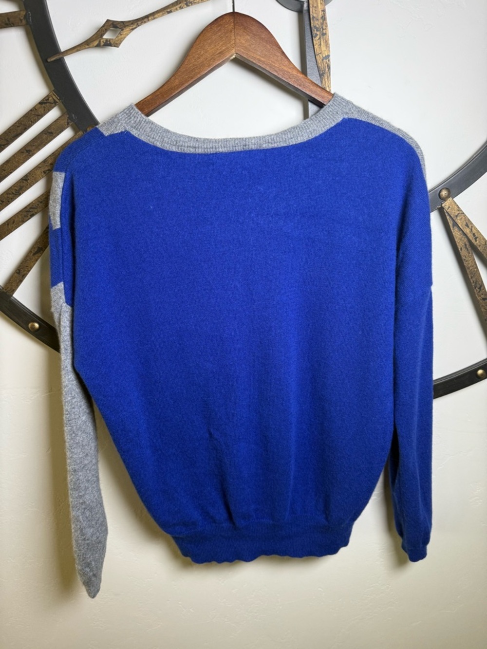 Loma London Women's Geometric Crewneck Sweater 100% Cashmere - Gray & Blue - Picture 4 of 4